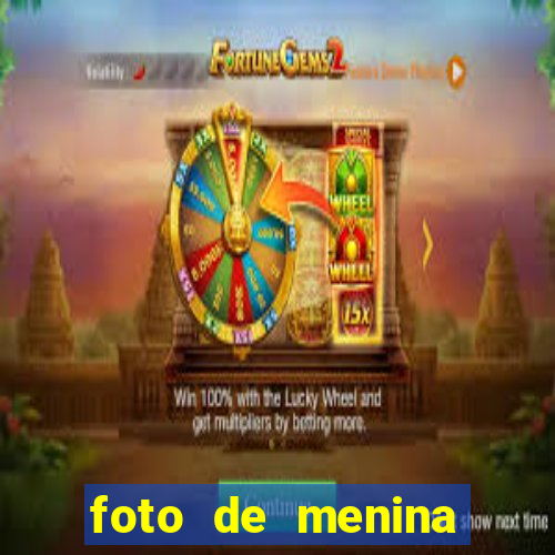 foto de menina fake cabelo cacheado