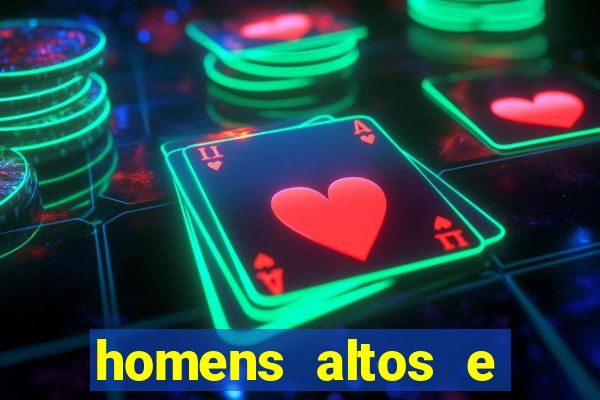 homens altos e magros pelados