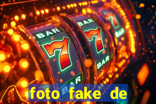 foto fake de menina no espelho cabelo cacheado