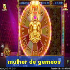 mulher de gemeos