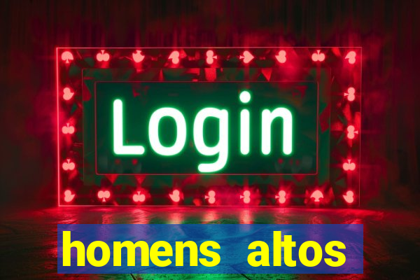 homens altos sarados pelados